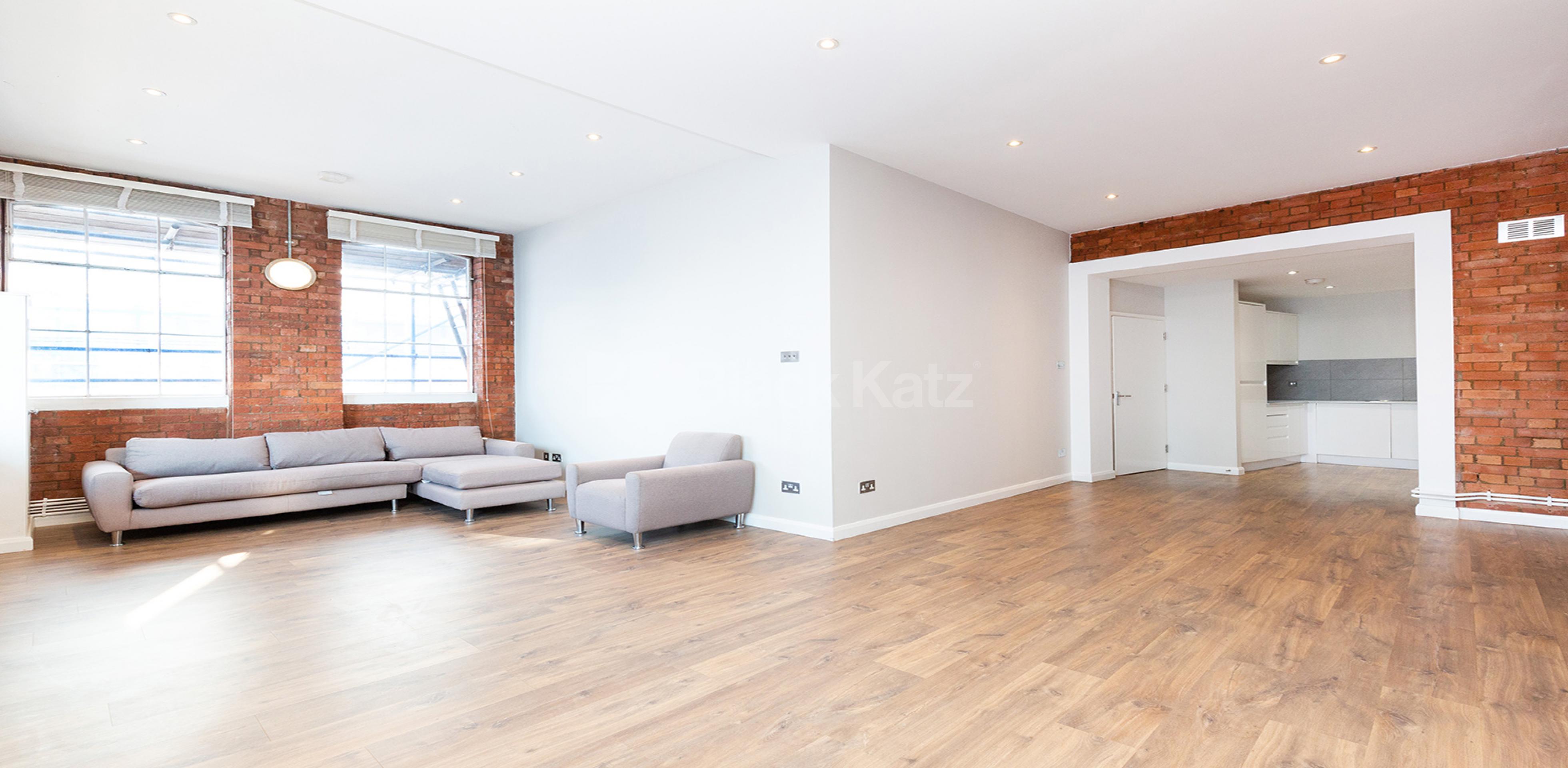 			VIRTUAL TOUR AVAILABLE!, 3 Bedroom, 1 bath, 1 reception Apartment			 Dove Road, CANONBURY-ISLINGTON N1